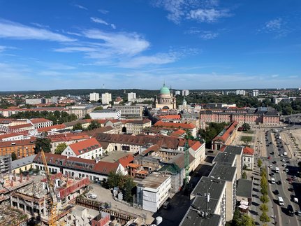Blick vom Turm der Garnisonkirche auf die Nikolaikirche. Foto: SGP