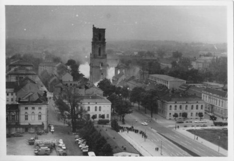 Sprengung der Garnisonkirche Potsdam im Juni 1968, heimlich aufgenommen von einem Kranführer der schräg gegenüberliegenden "Interhotel"-Baustelle (heute Hotel Merkur); Foto: privat/SGP